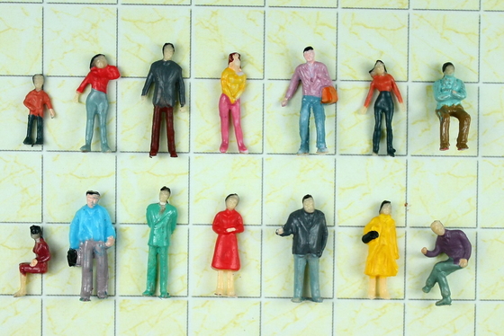 China P100-11B 1:100 HO Architectural Scale Model People Painted Figures 1.8cm supplier