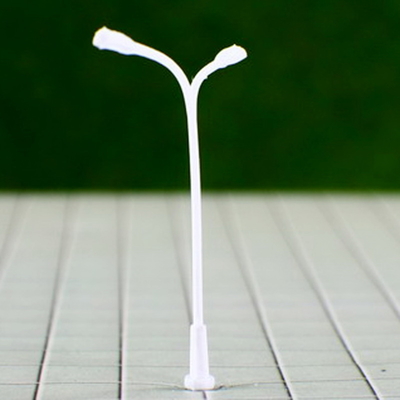 China 1:300 Road Scale Model White Lampposts for HO Train Station Layouts supplier