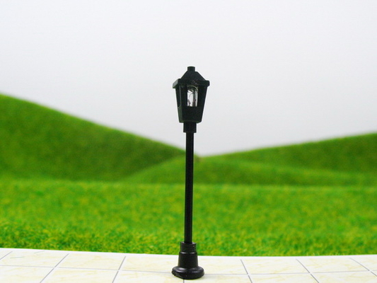 China 6V O Scale Train Station Layouts Design Street Miniature Model Lamp Posts 4.5cm  supplier
