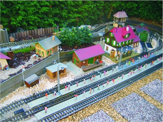 China Exhibition HO Railway Scale Model Scenery People and Vehicle Part supplier