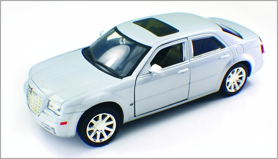 China 1:24 Alloy Die Cast Smart Custom Scale Model Cars Chrysler 300C supplier