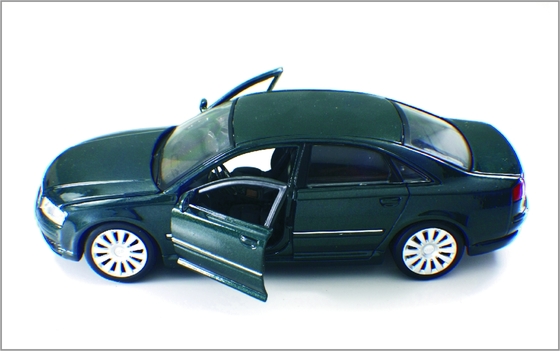 China OEM 1:24 Diecast Smart Custom Scale Model Cars Displays Audi A8 supplier