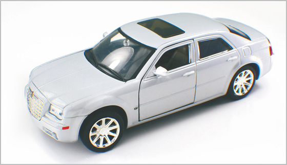China 1 / 24  Silvery white Custom Scale Model Cars Chrysler 300  As Home Decoratio supplier