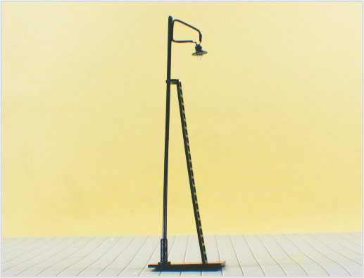 China T98 6V 11cm Luminous Miniature Street Model Lamp Post Light for Train Layout supplier