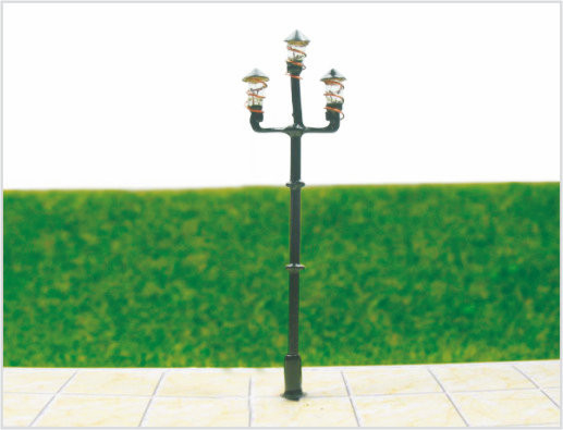 China T84 6V Three-headed Street Plastic Scale Model Lamppost for Train Layout 6.5cm supplier